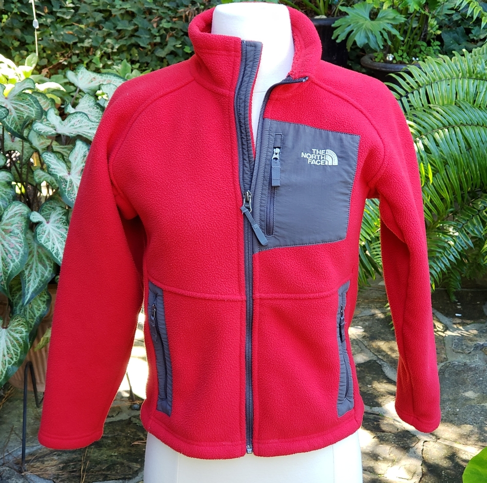 The North Face Boys Heavy Fleece jacket. Red